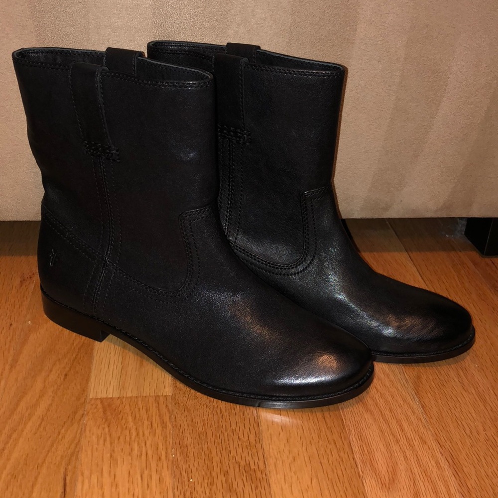 FRYE SHORT BOOTS